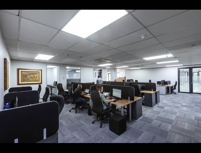 5,571M² OFFICE TO LET IN HYDE PARK